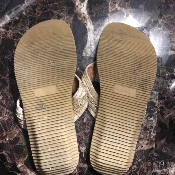 Buckle BKE Flip Flops - Picture 2 of 2